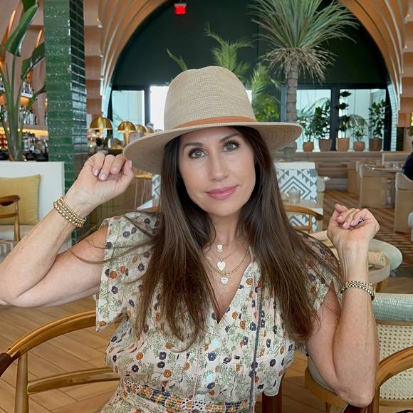 Meet your Posher, Dori - Picture 1 of 1